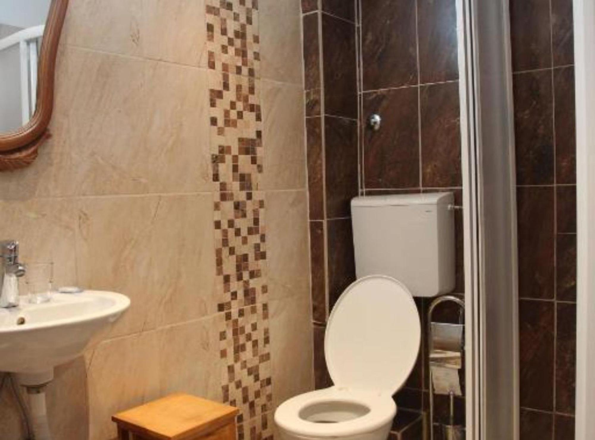 Quaint & Affordable In Traditional Stone House Gostinjska kuća