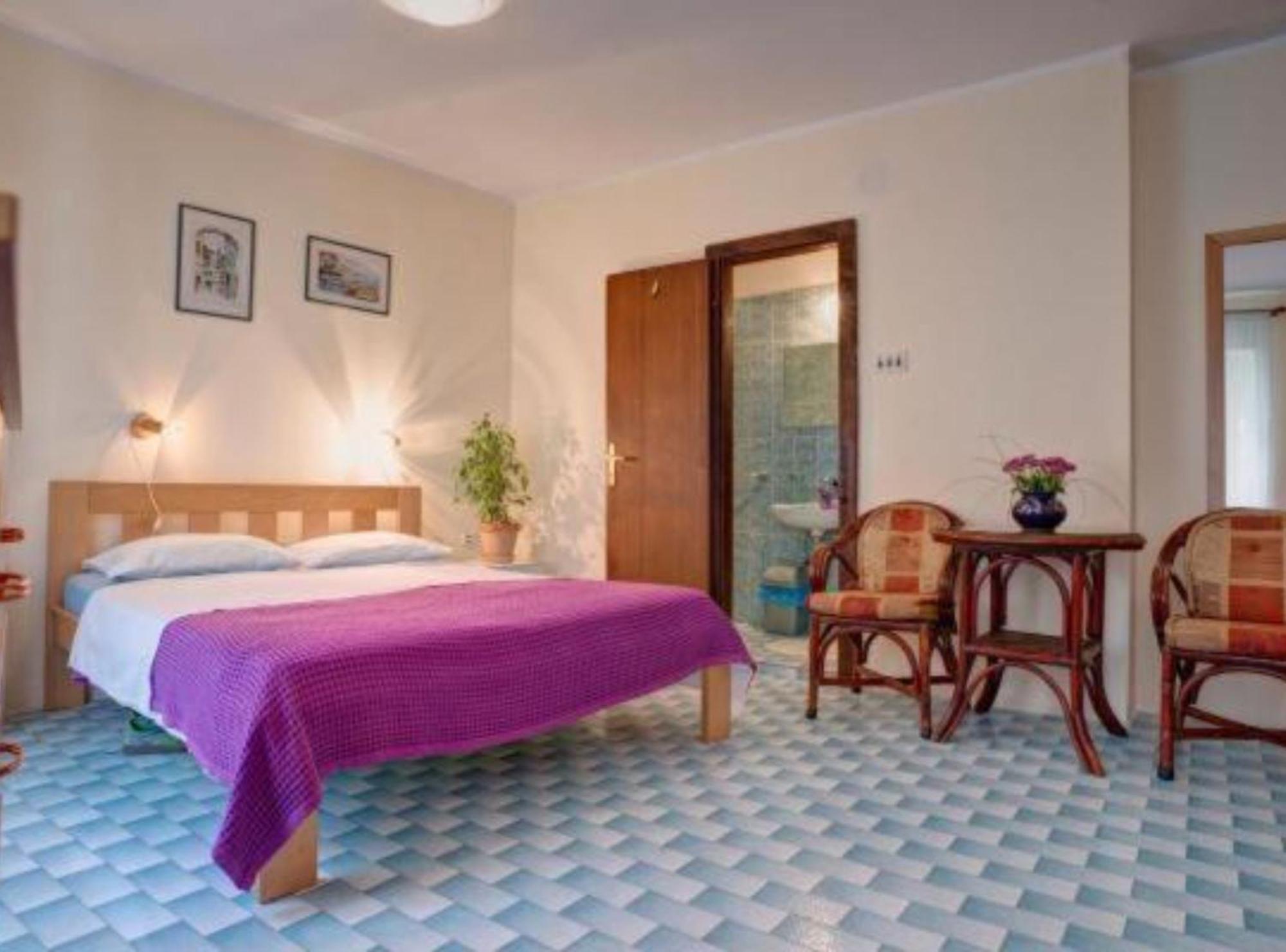 Gostinjska kuća Quaint & Affordable In Traditional Stone House
