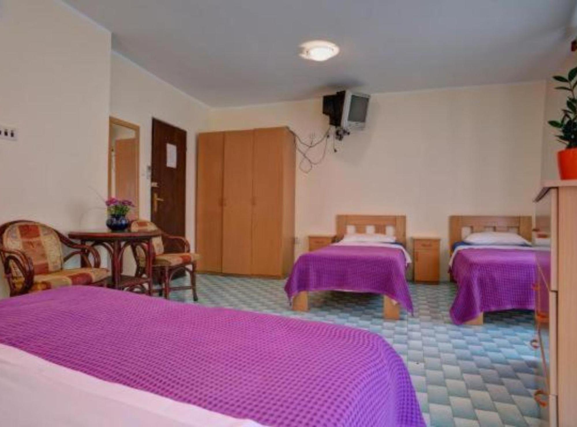 Gostinjska kuća Quaint & Affordable In Traditional Stone House Budva