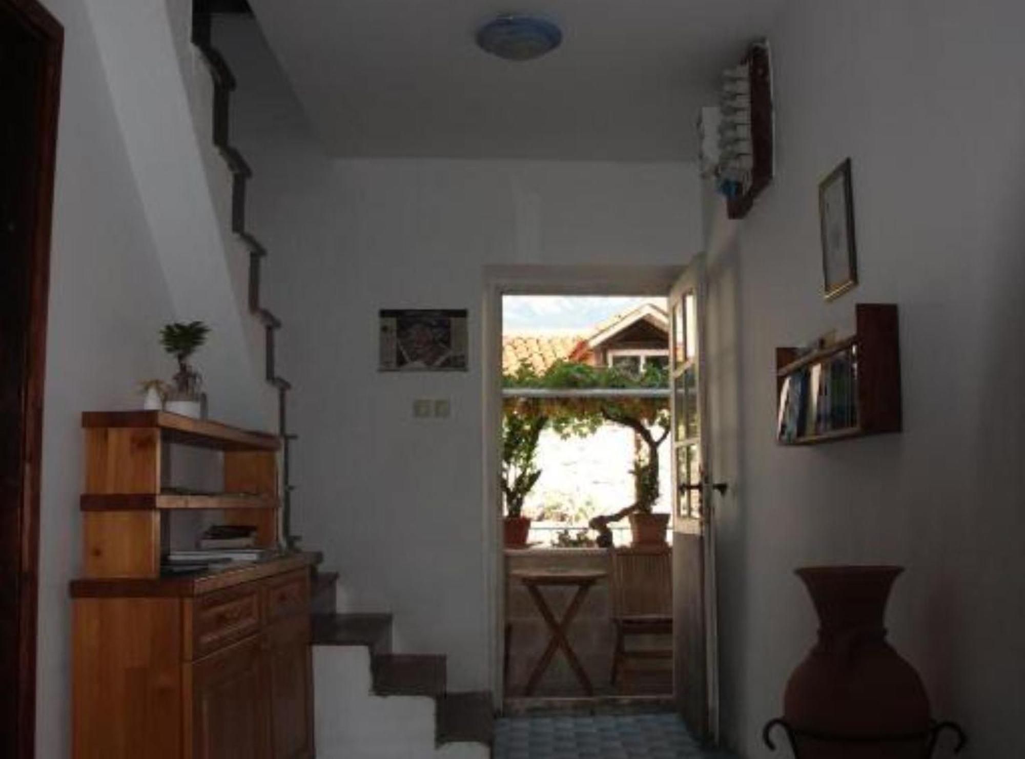 Gostinjska kuća Quaint & Affordable In Traditional Stone House