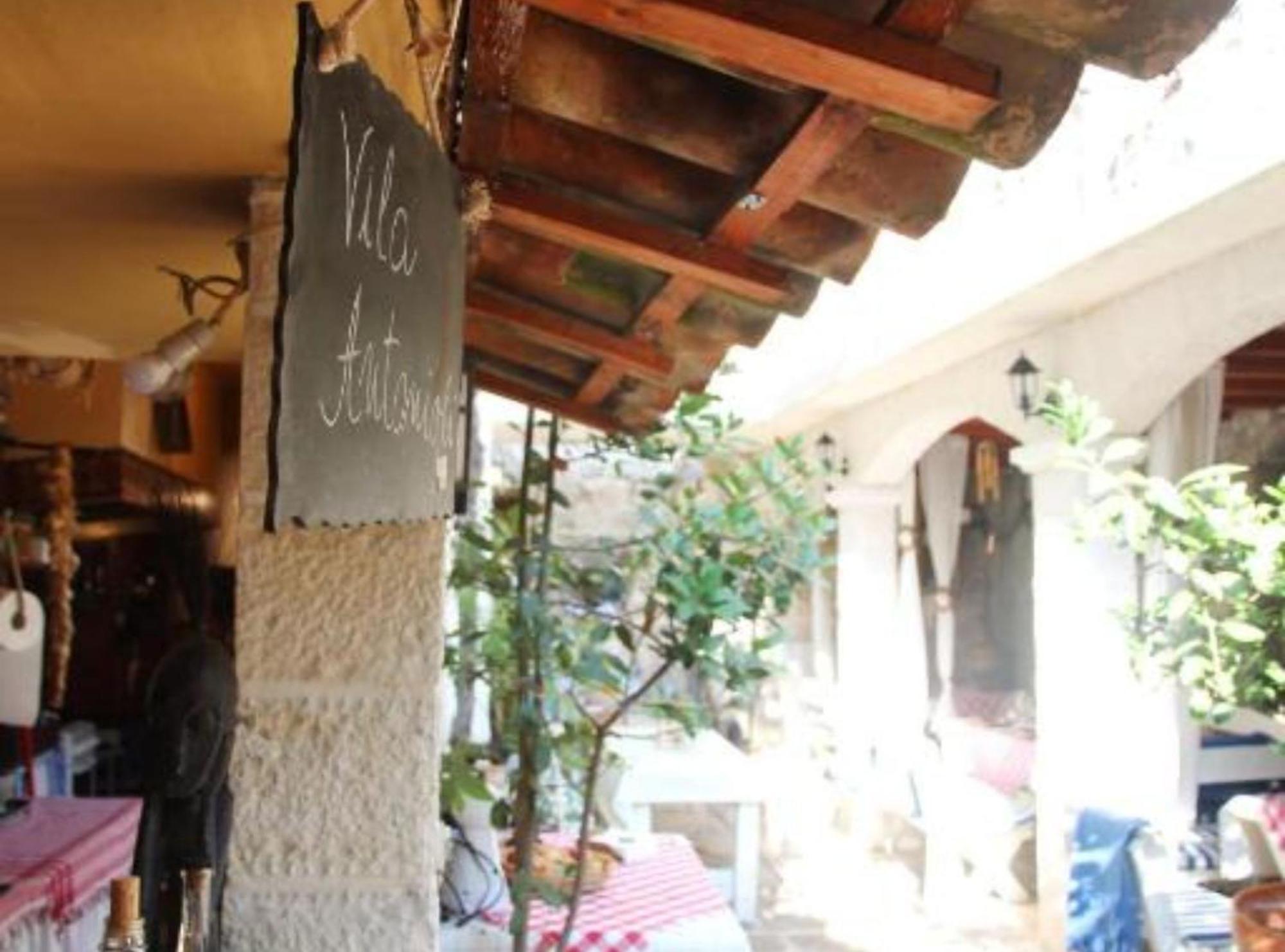 Quaint & Affordable In Traditional Stone House Gostinjska kuća *