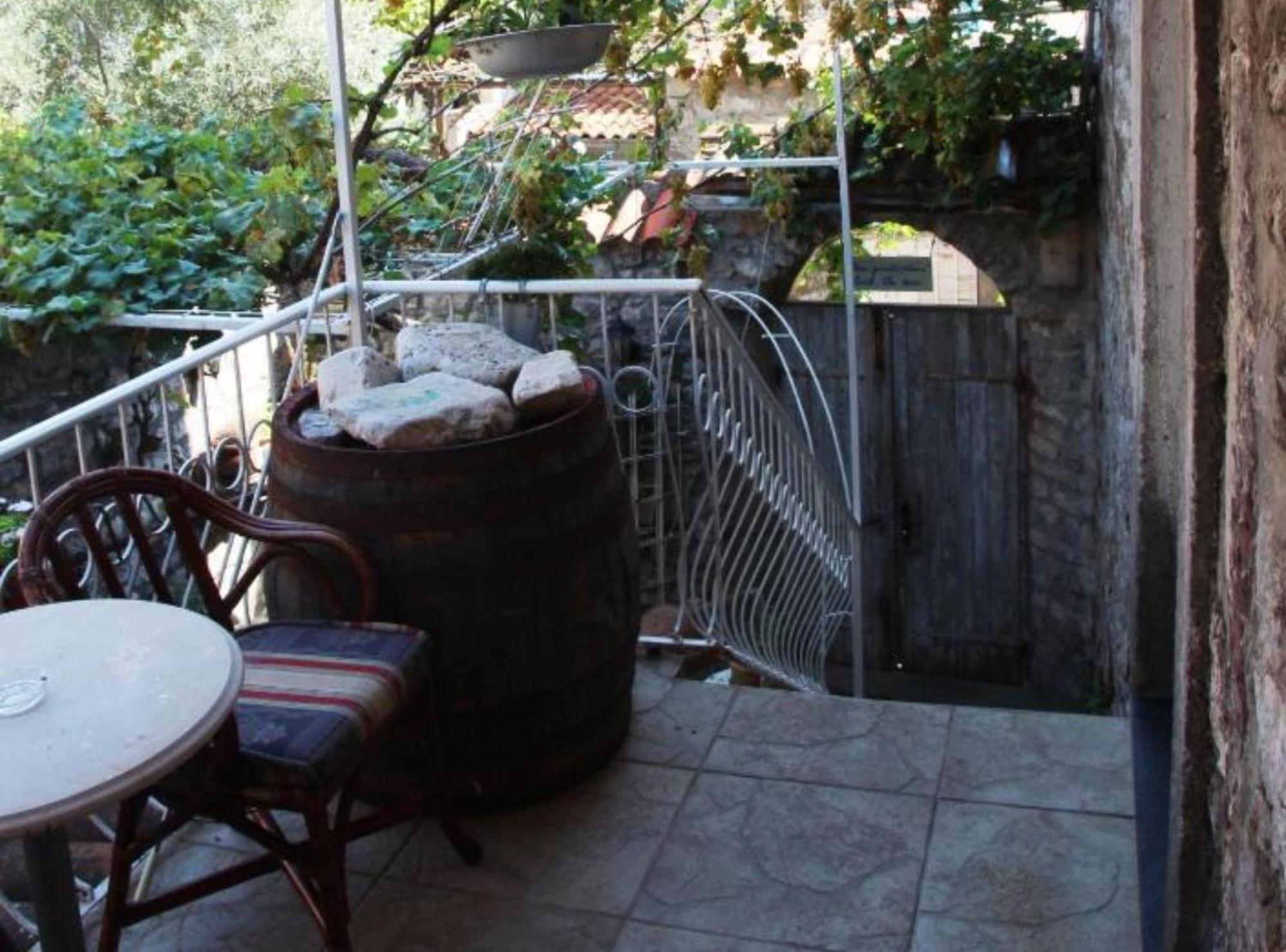 Quaint & Affordable In Traditional Stone House *