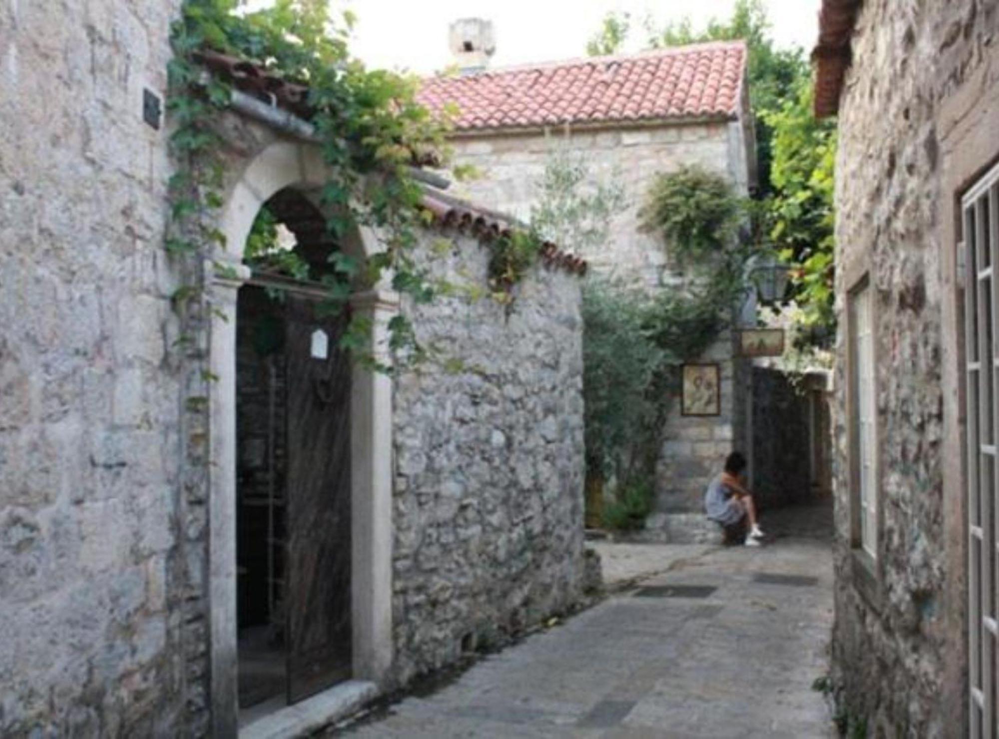 Gostinjska kuća Quaint & Affordable In Traditional Stone House