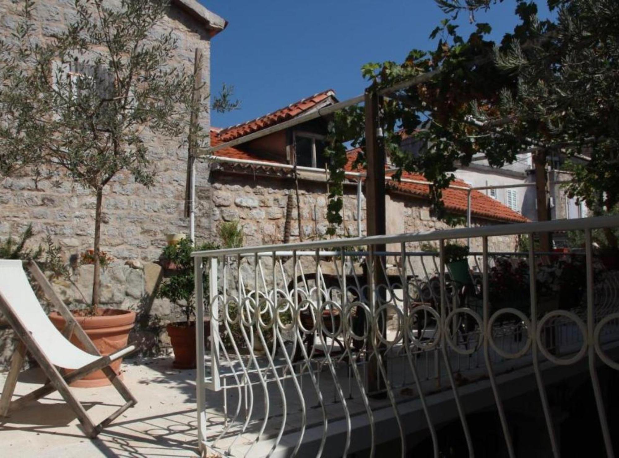 Quaint & Affordable In Traditional Stone House Gostinjska kuća